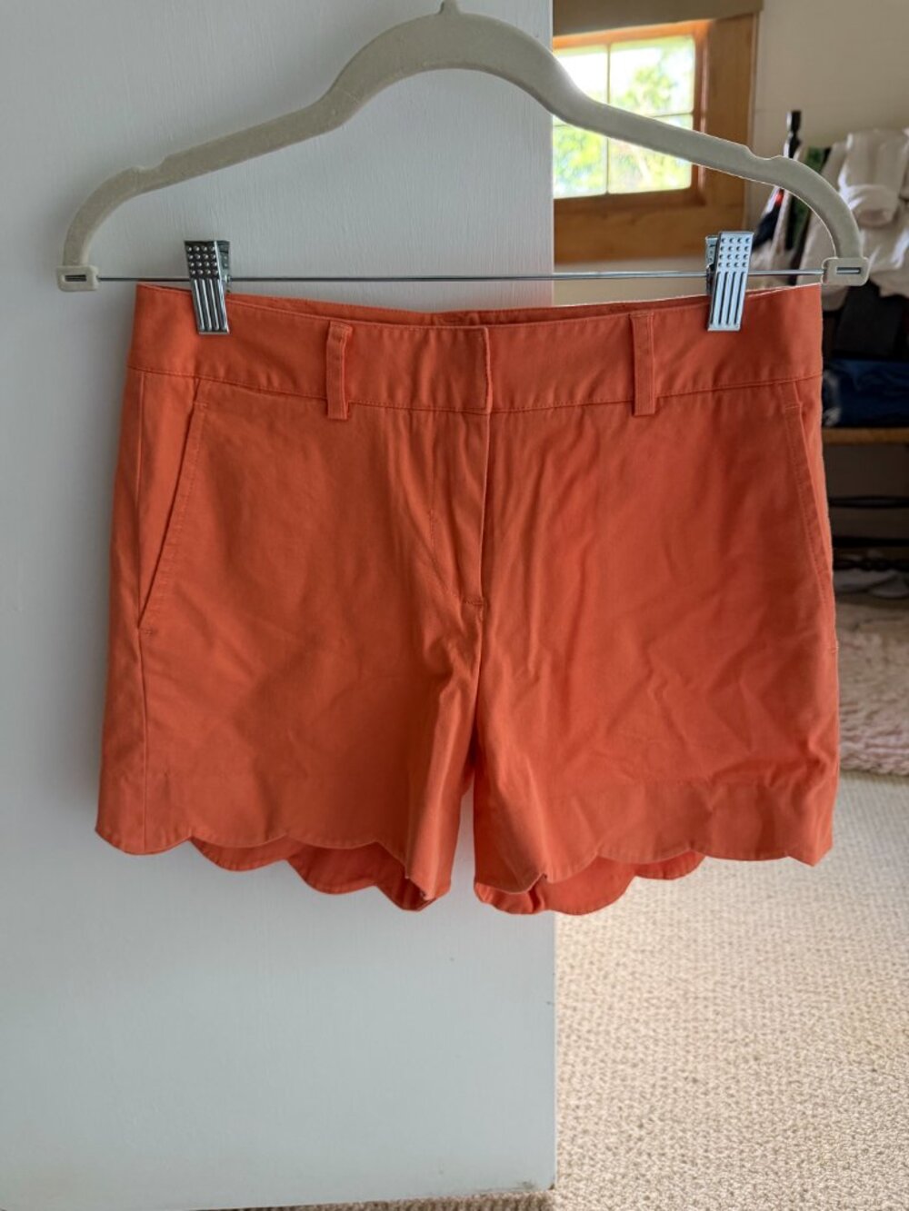 J. McLaughlin: Orange shorts with a scallop bottom edge: Size 0